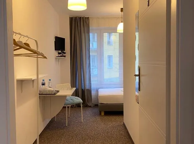 Проживание в семье Pastel Guest *